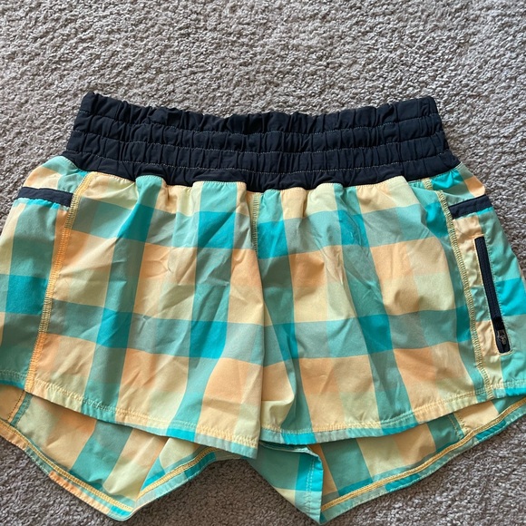 Lot of lulu lemon shorts - Picture 5 of 7